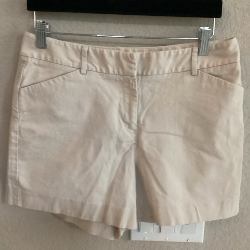 Ann Taylor Cream Tailored Cotton Blend Flat Front sz 6 Shorts